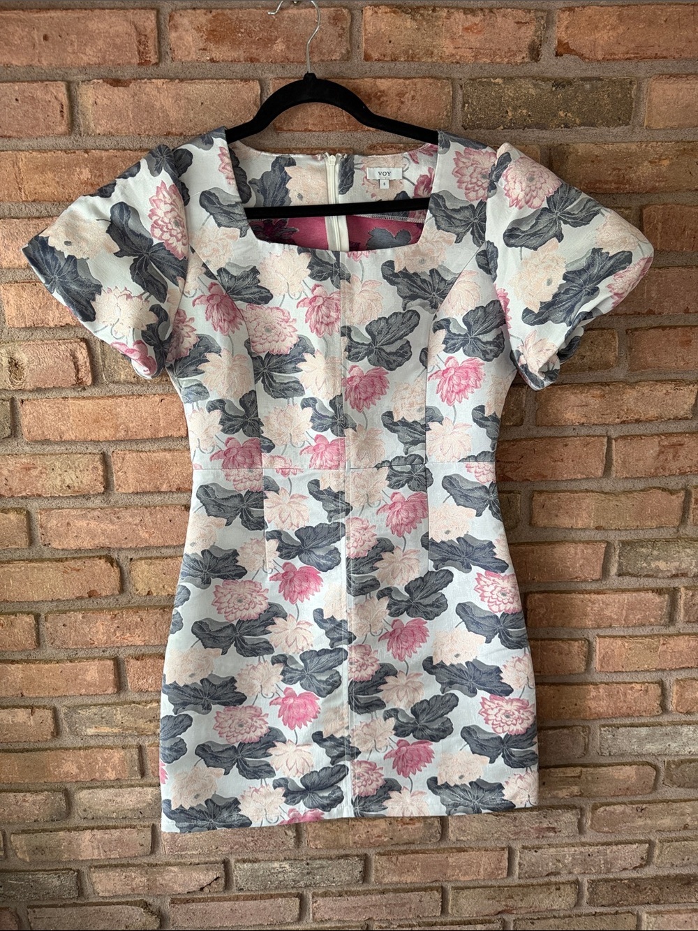 Floral Jacquard Sheath Dress in Pink and Gray